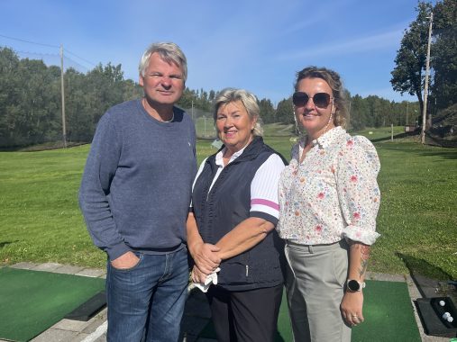 Golf og glede på Oppegård Golfklubb. Jan Gunnar Skoftedalen, Marianne Smith Magelie og Ingunn Lambertsen.